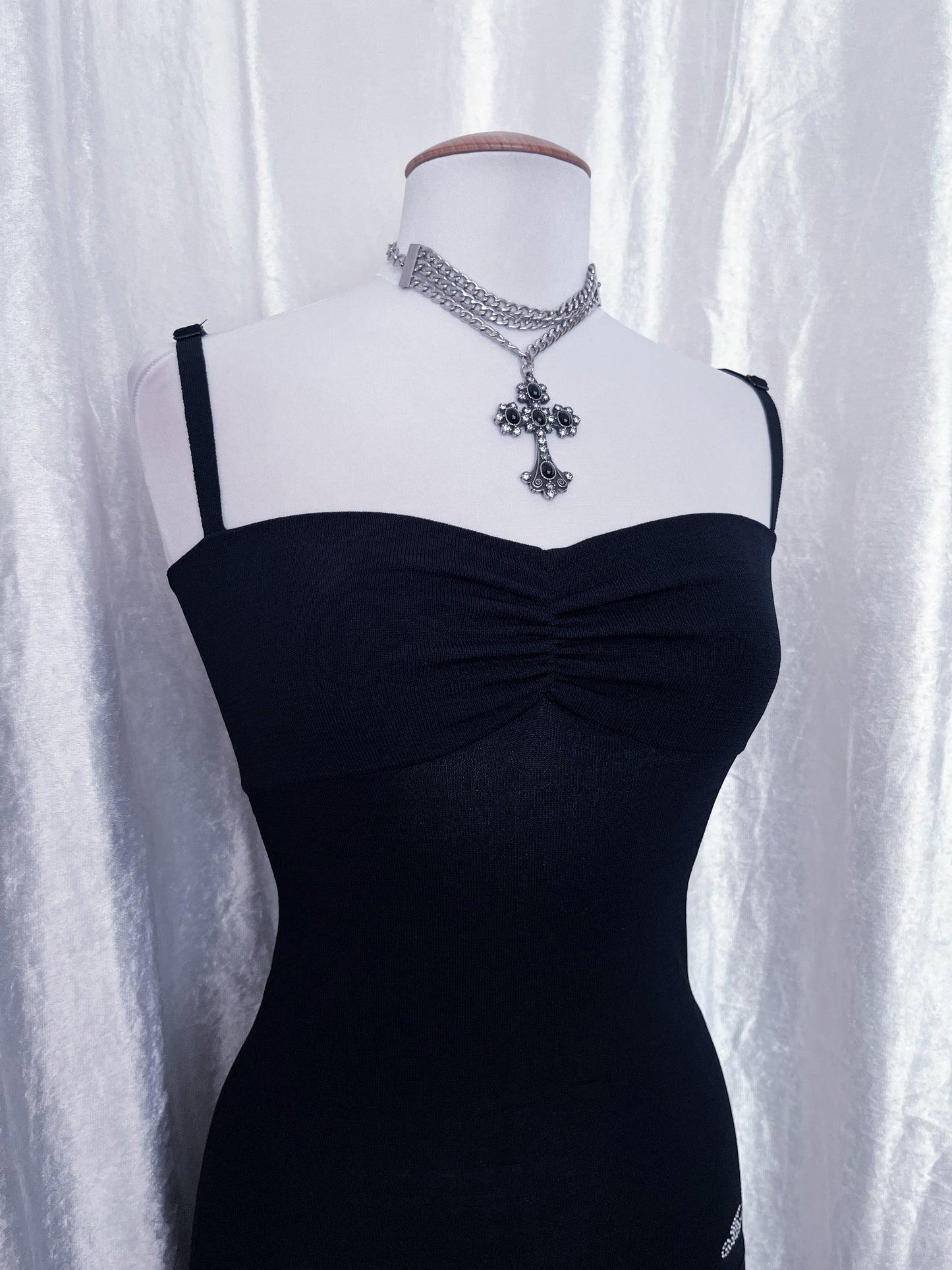 Essential black fairy dress with pockets on the sides 🎀