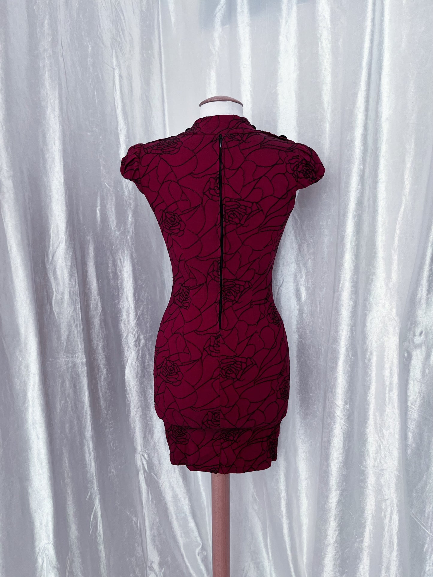 Iconic burgundy Asian style dress with embossed floral details 🌹 🐉