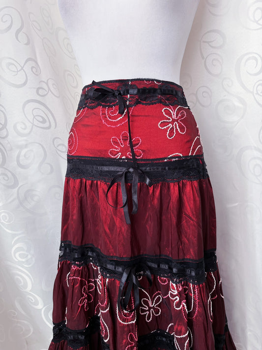 Vintage whimsygoth midi burgundy embroidered skirt with lace detail 🫀