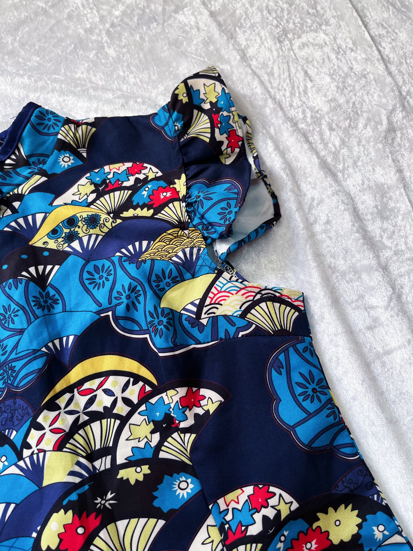 Cheongsam Qipao dress with ruffle details on the sleeves & bottom 🎏