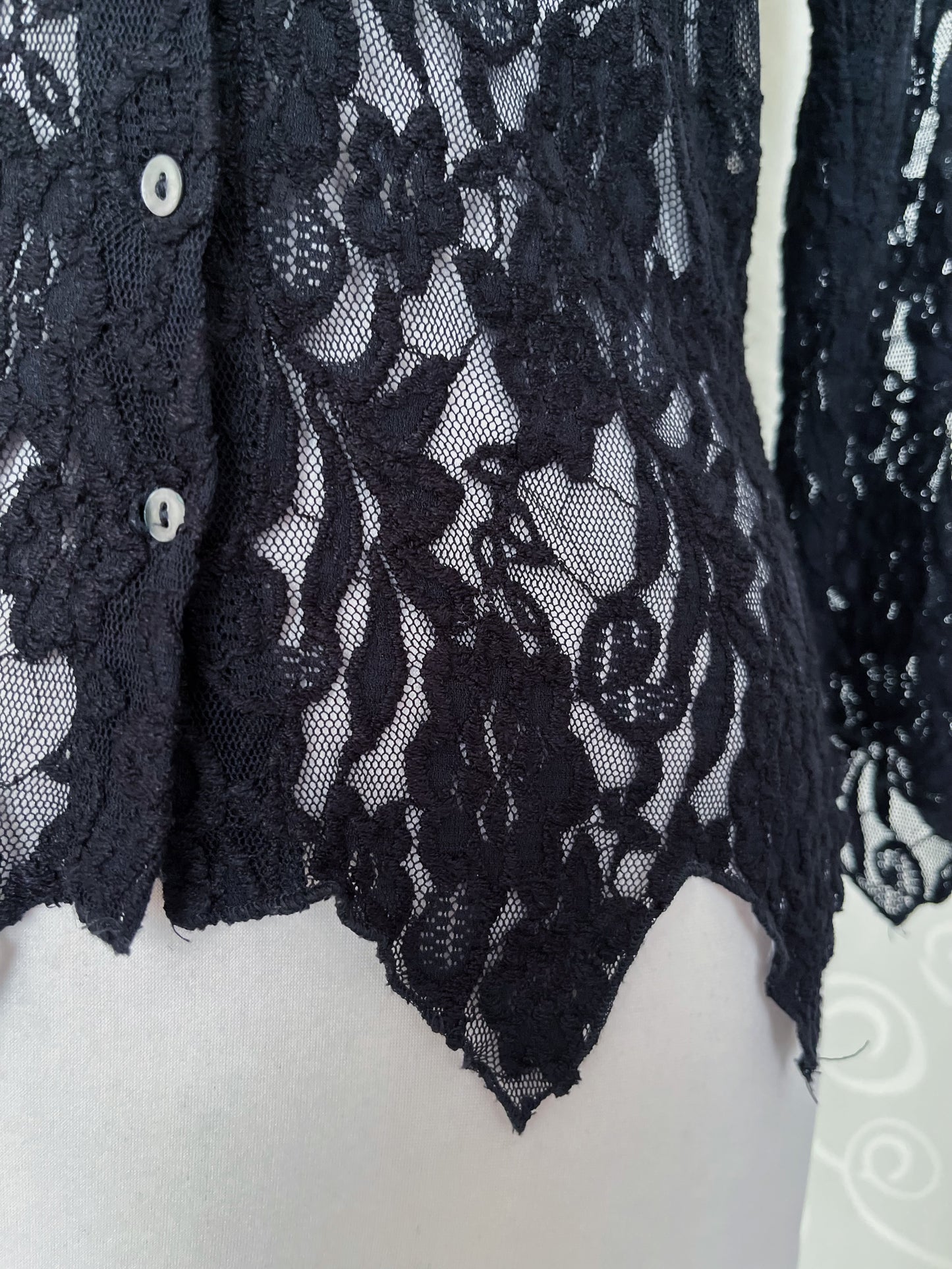 00’s Witchy lacey shirt with pointy details 🕷️🦇