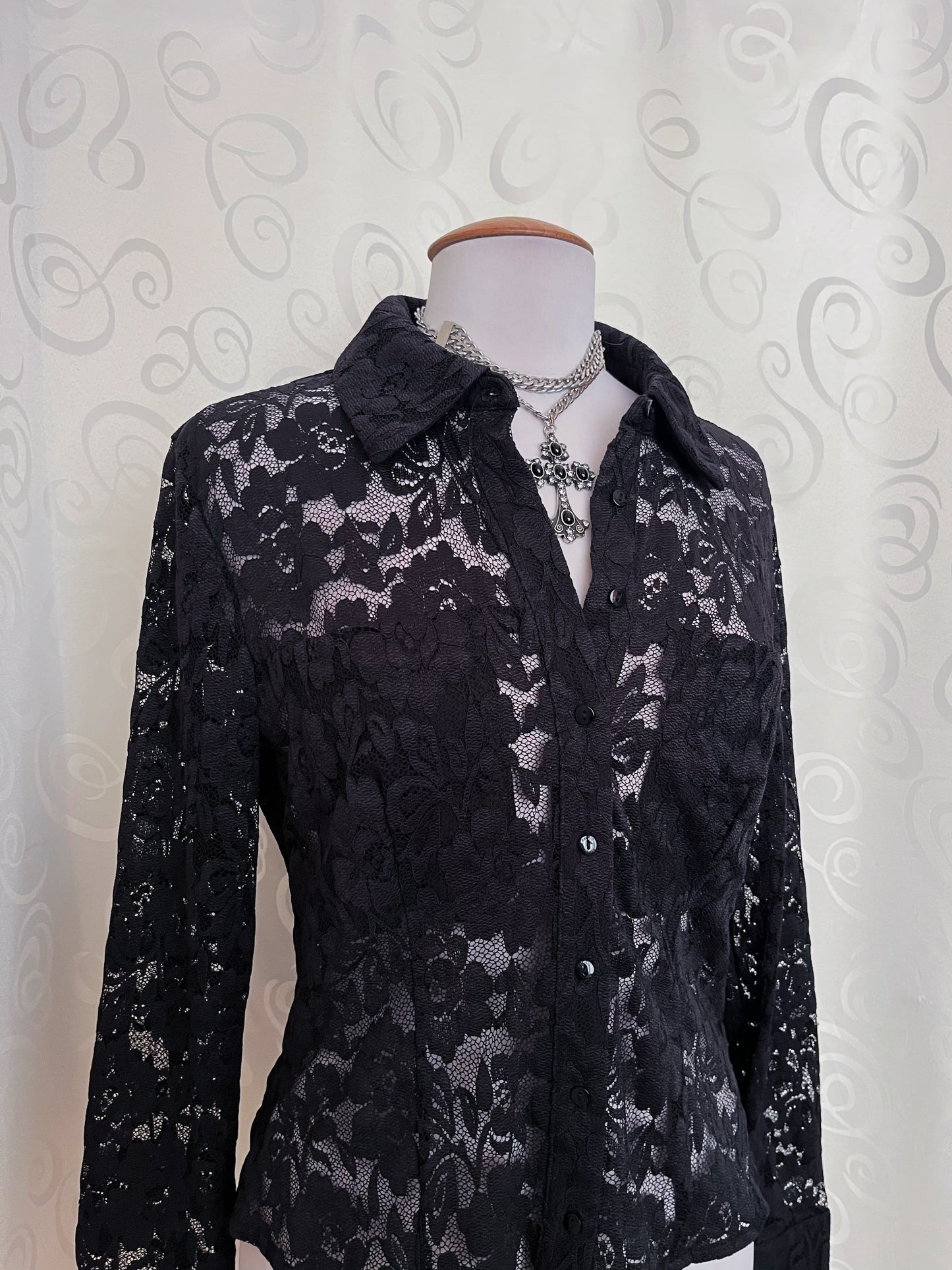 Iconic Gothic lacey black shirt 🕷️