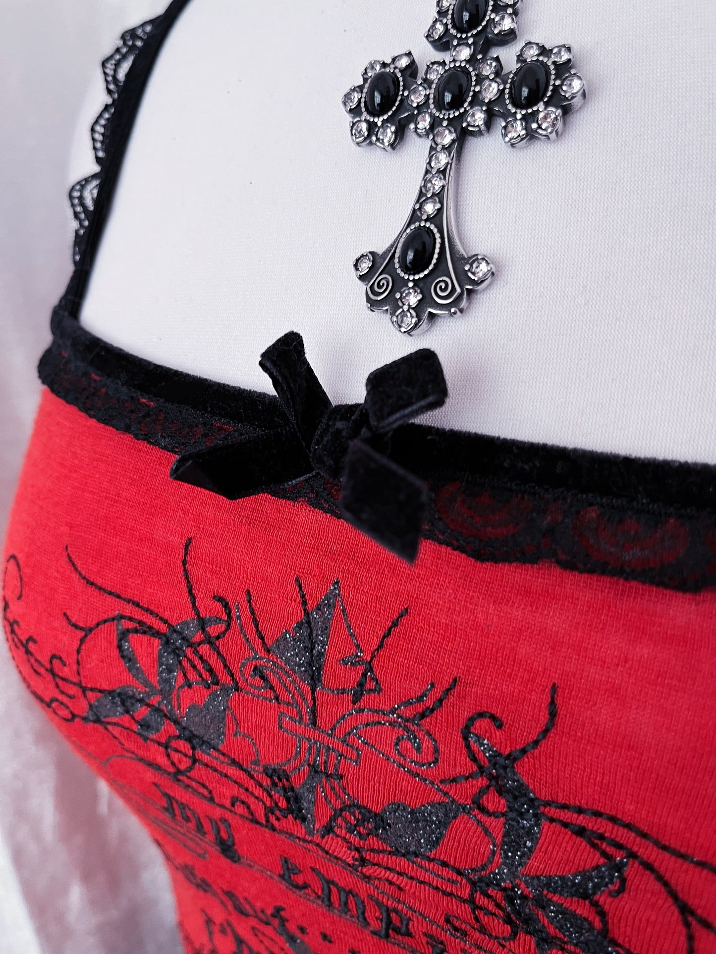 Rare Killah tank top with embrodiered & velvet details ♥️♦️
