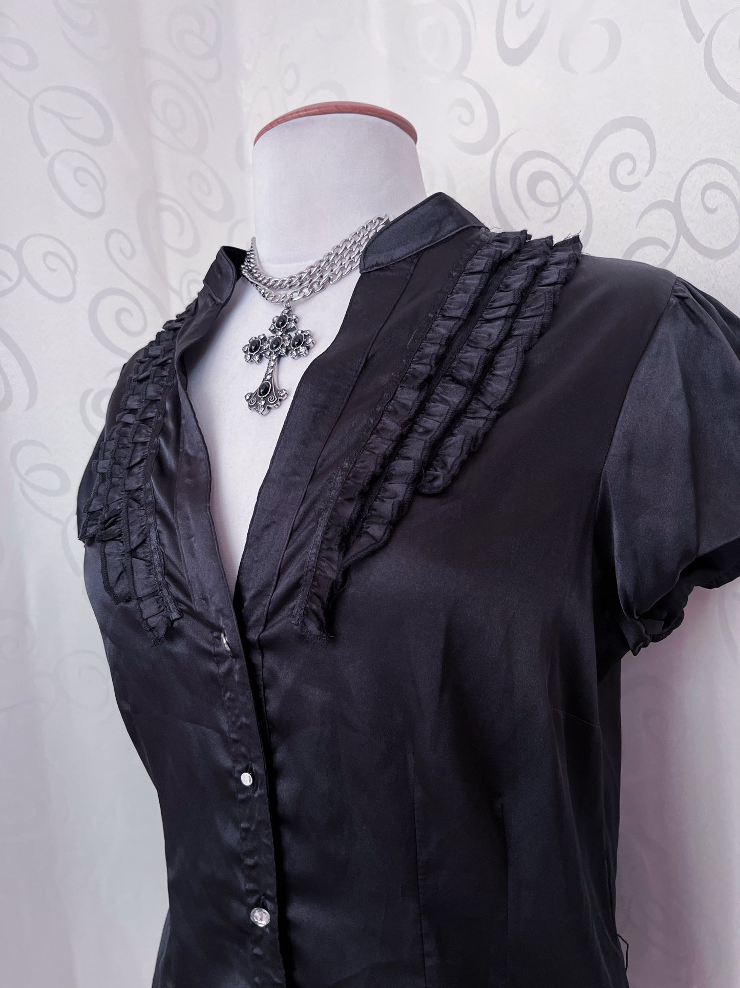 Gothic/Jirai Kei ruffle satin shirt with puff sleeves 🦇