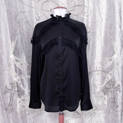 Modern gothic oversize shirt with lace detail 🦇✨