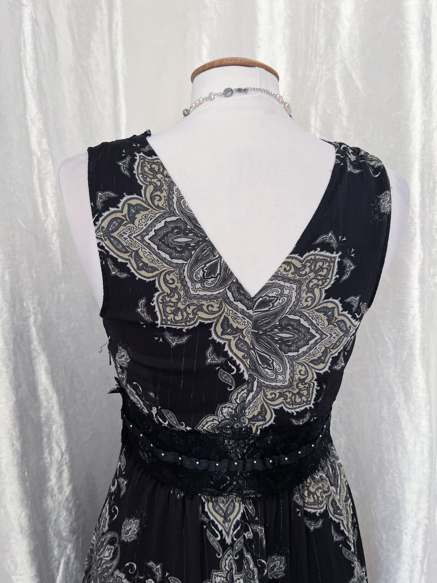 00's Orsay mesh dress with black lace detail 🕷️🍃