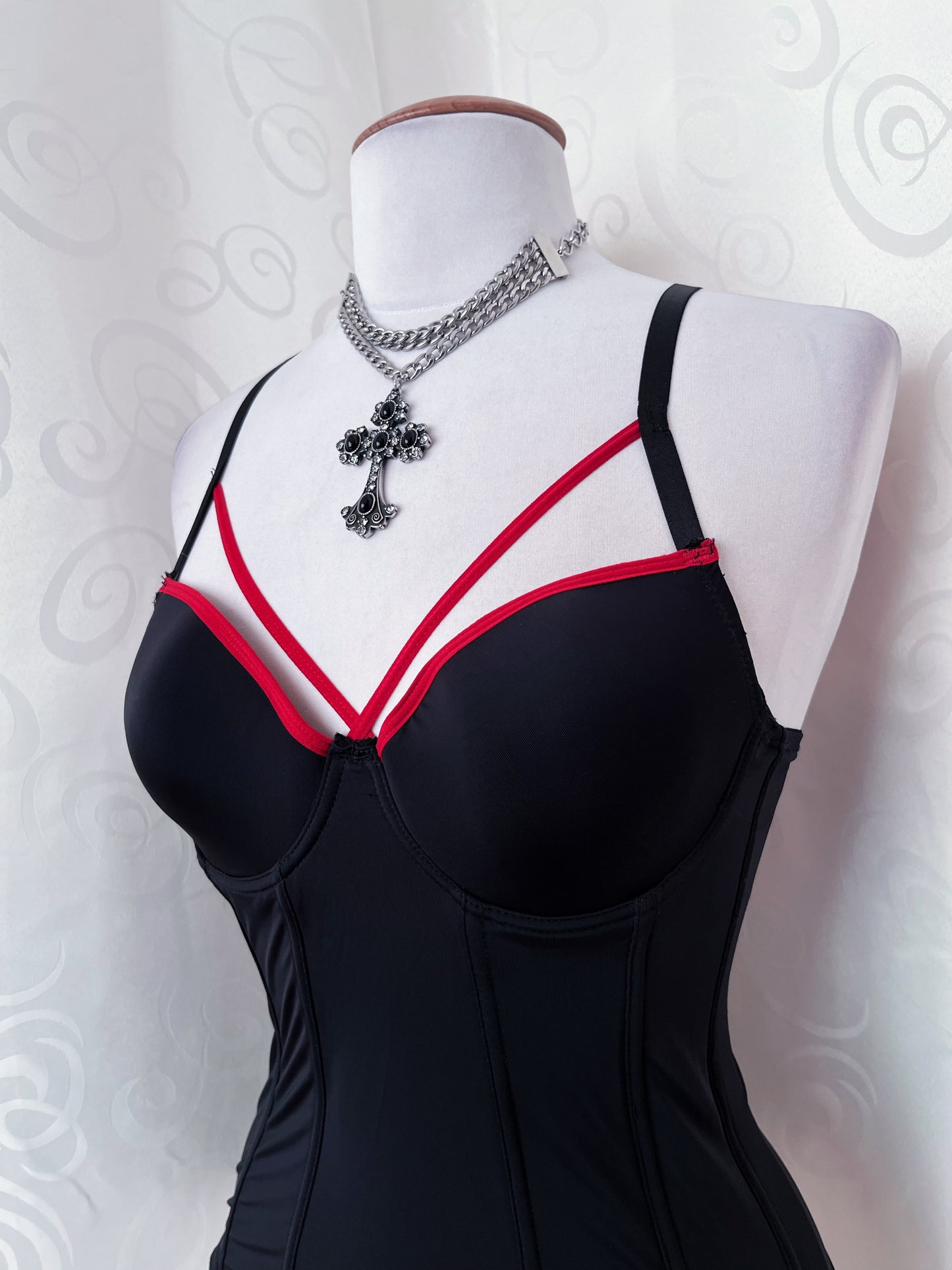 Alt black corset with harness & red details ♥️