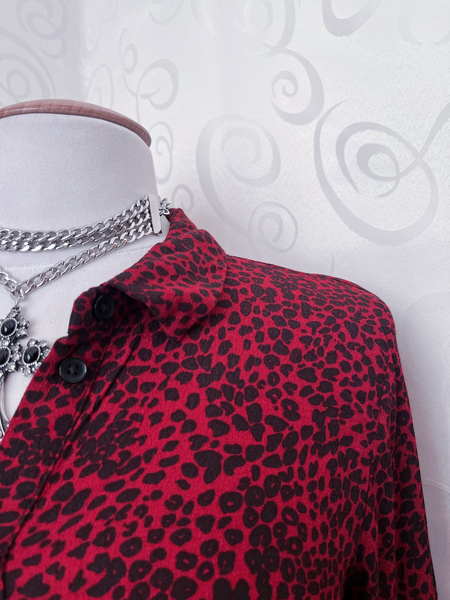 Amazing leopard print burgundy shirt dress 🐆🎸