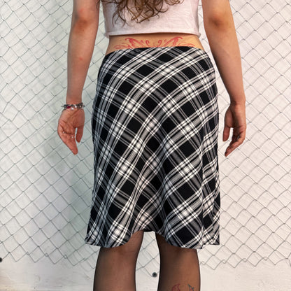 00’s Alt plaid skirt 💀🦝