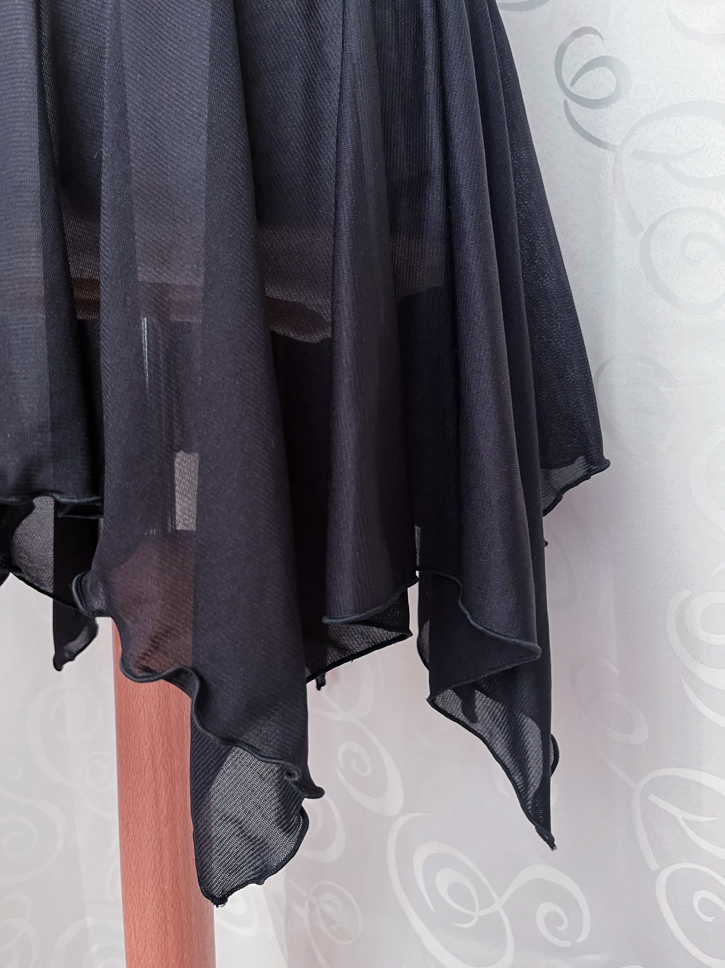 Witchy pointy mesh & velvet black skirt 🖤🕷️