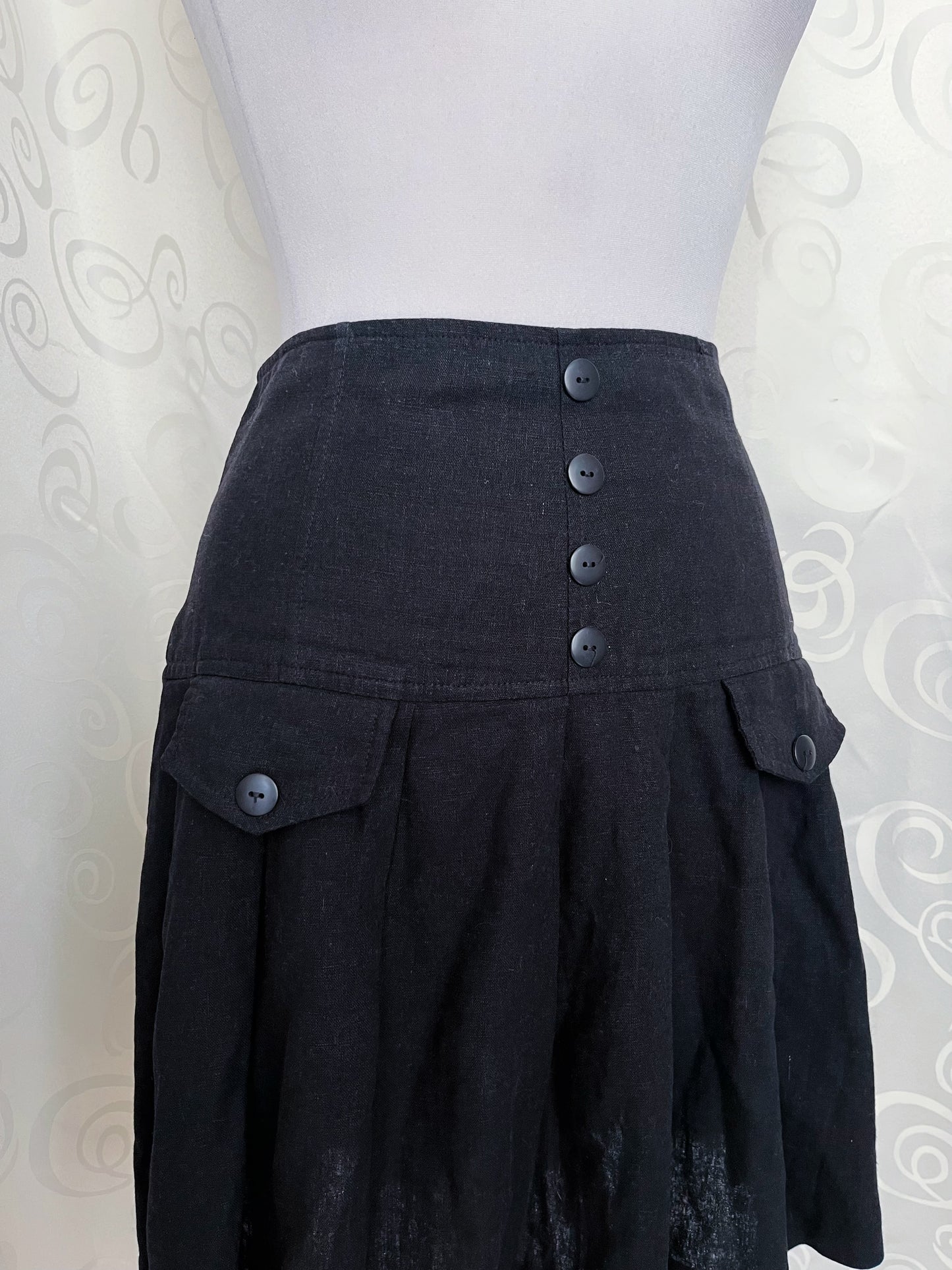 00’s linen black pleated skirt 🕷️🕸️