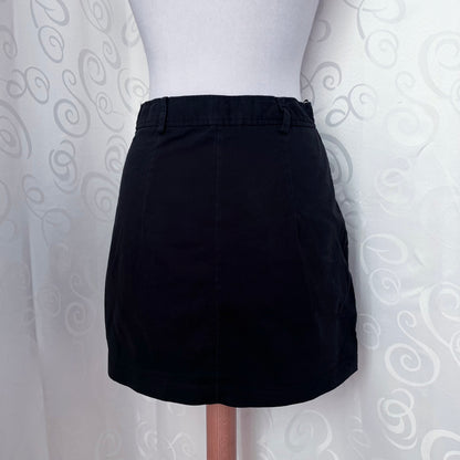 Alt denim style black zip-up skirt with pockets on the sides 🕷️