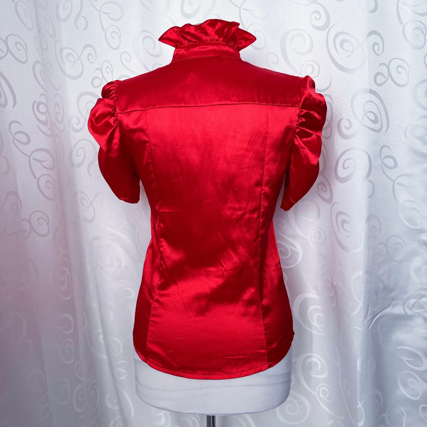 00’s vampire gothic saten red shirt with ruffle details ❤️🫀