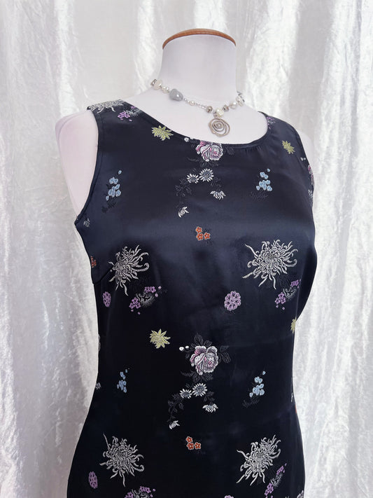 00’s asian style dress with embroidered details 🪷