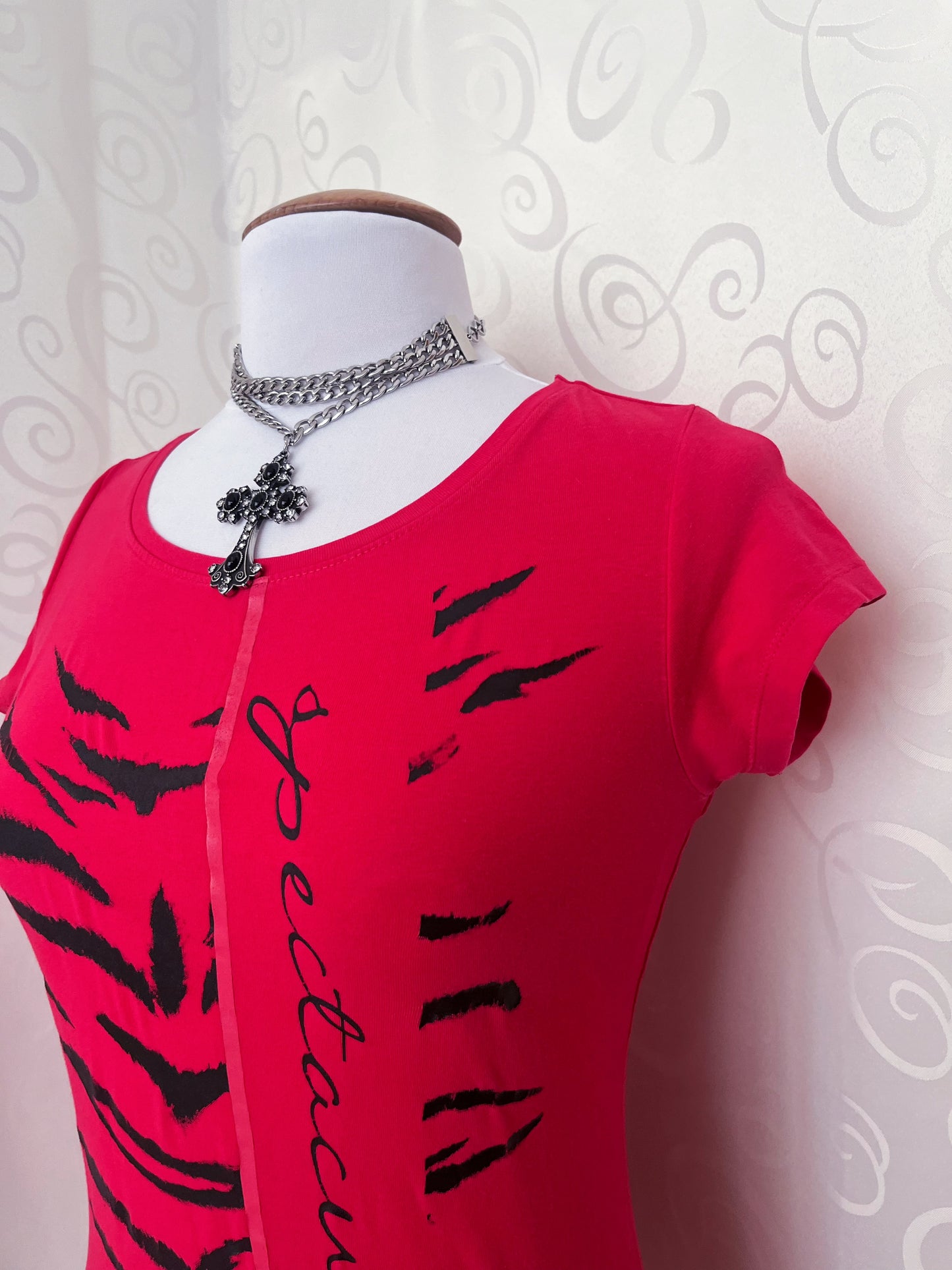 00’s hot pink graphic scratches tee 💞💅