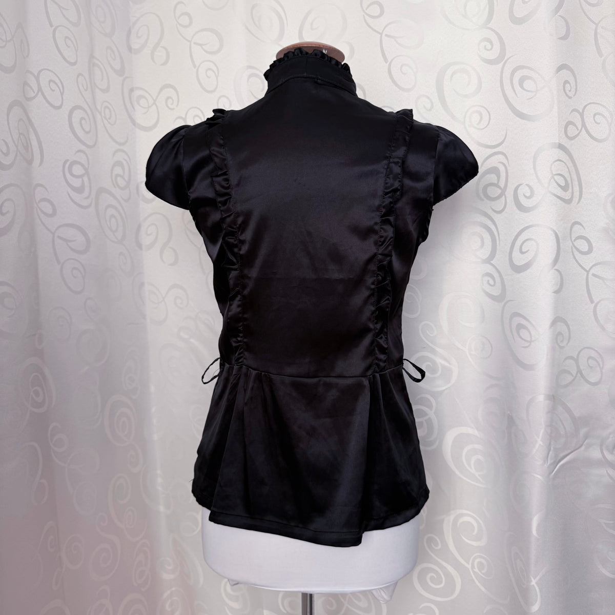 00’s Gothic/ Jfashion style black ruffle satin shirt 🦇🌀🗝️