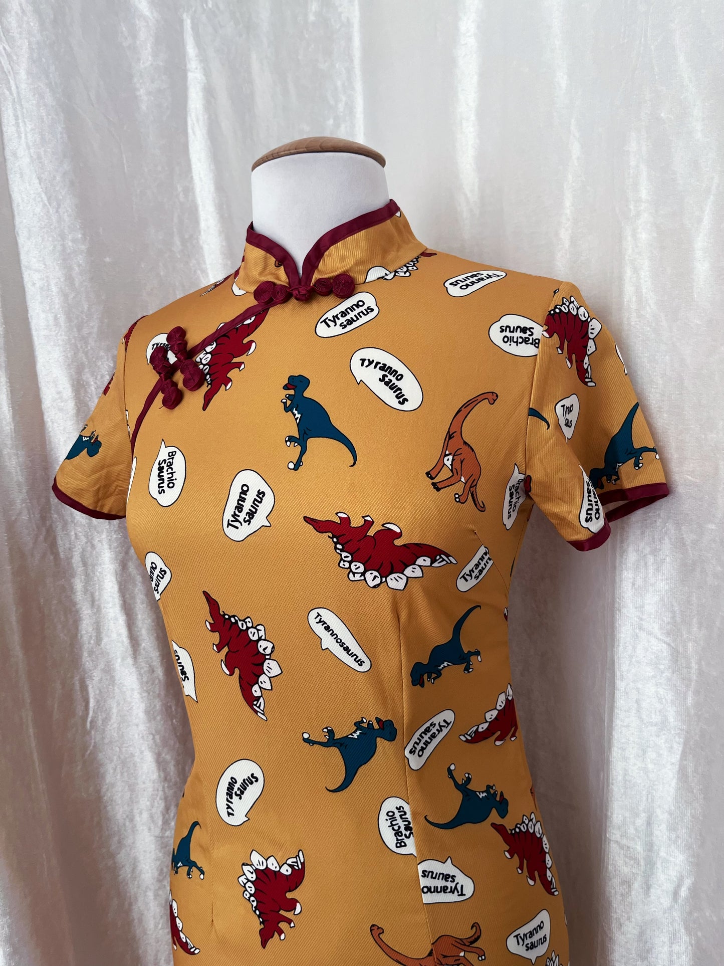 Modern Chinese Cheongsam Qipao dress with dinosaurs print 🦕🦖