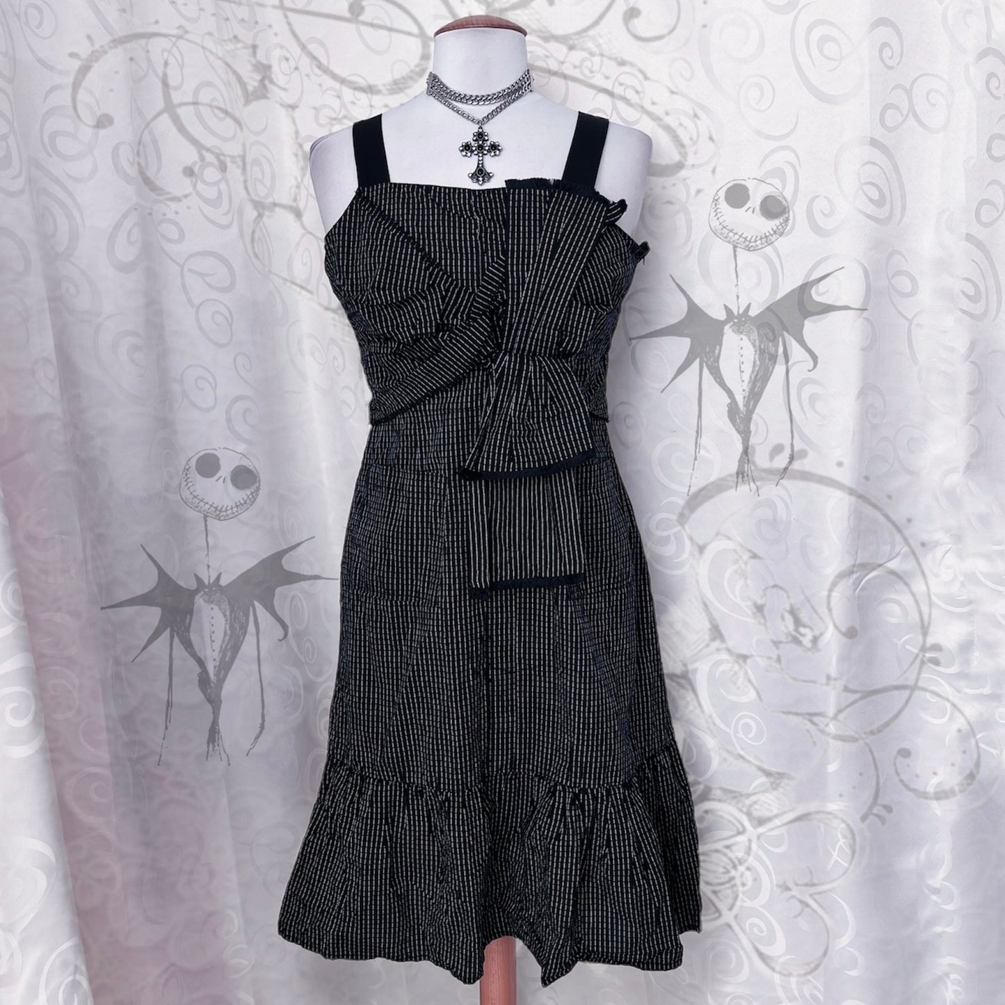00’s Gothic striped dress with bow detail 💀🦇