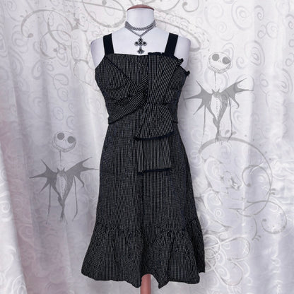00’s Gothic striped dress with bow detail 💀🦇