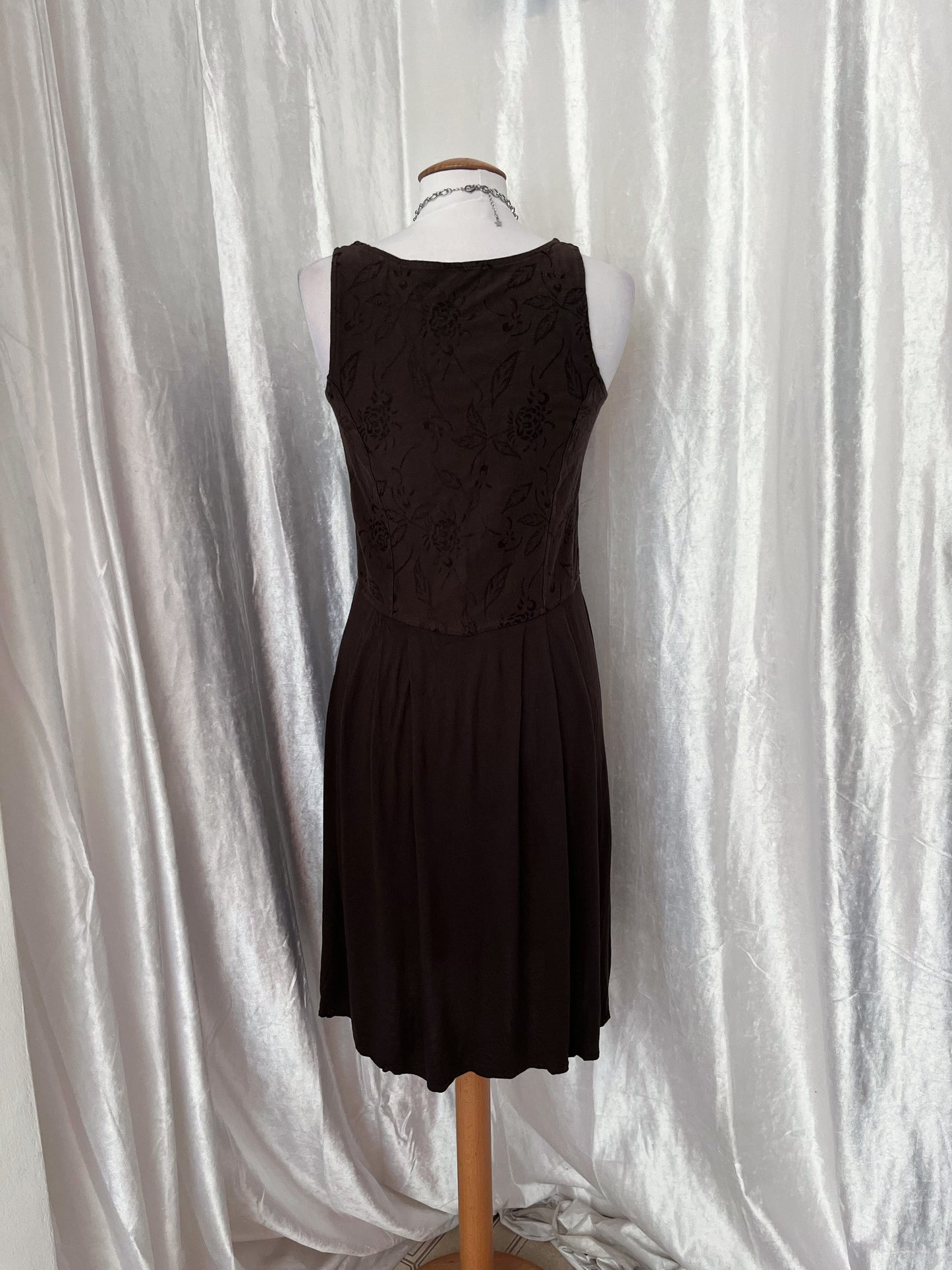 00’s village witch brown corset dress 🐐🥧🧙🏻‍♀️