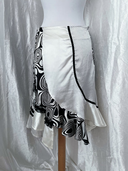 00’s whimsy Tim Burton style crazy patterned skirt 🕸️