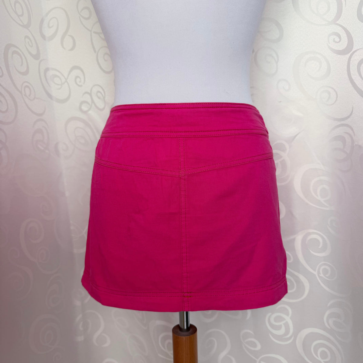 Y2K style pink denim mini skirt 🎀