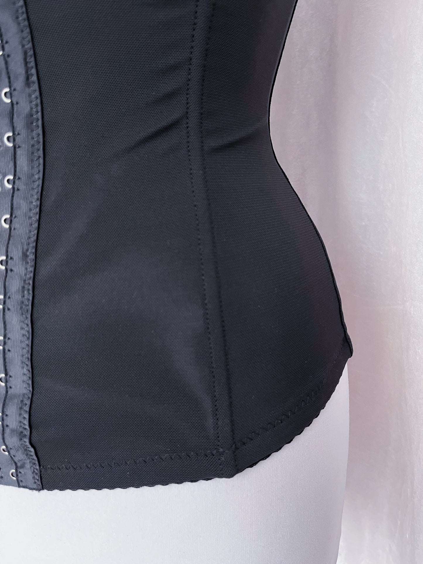 Alternative mesh training corset 🕸️