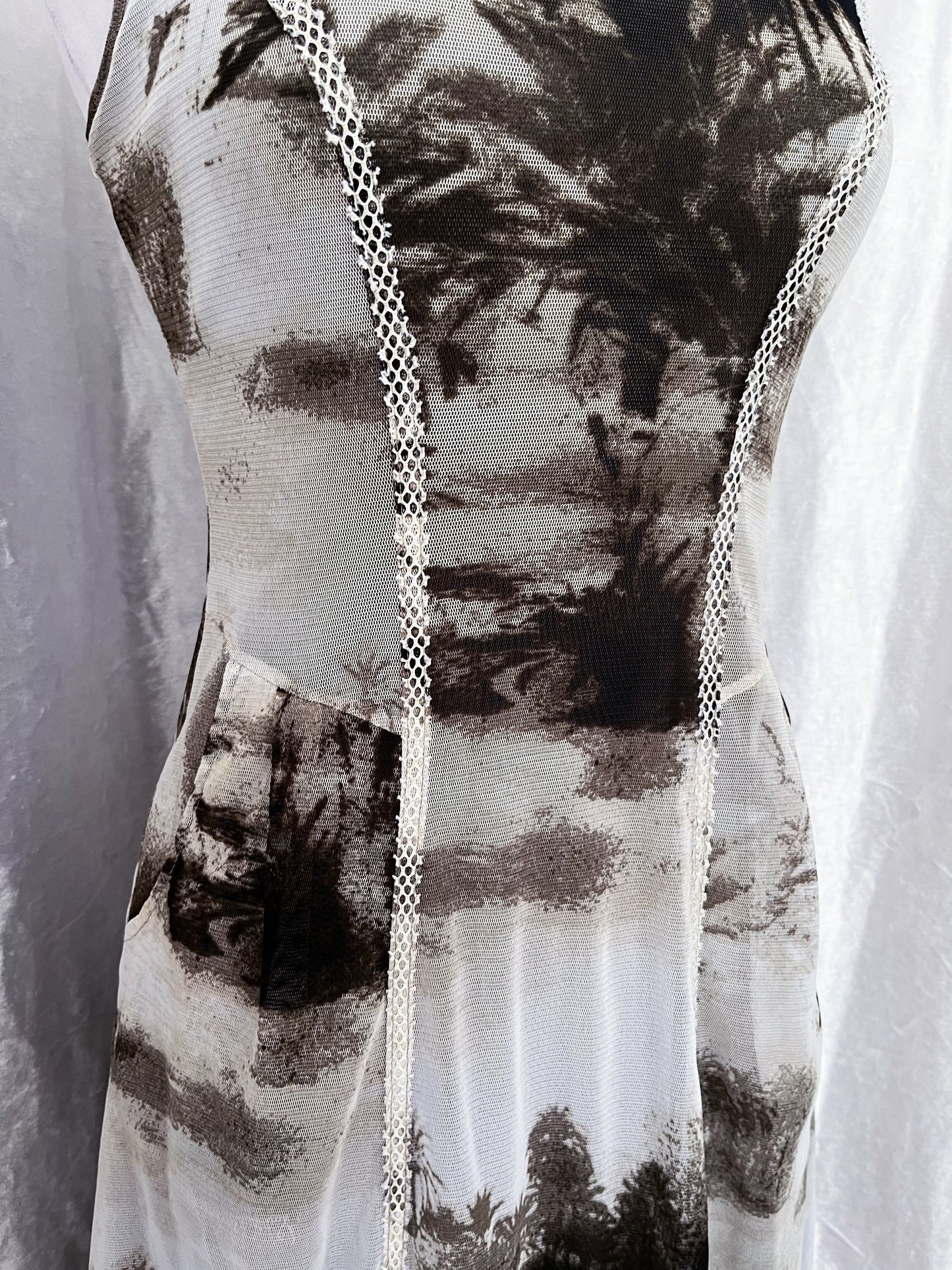 00's iconic mesh printed dress with little pockets on the sides ✨