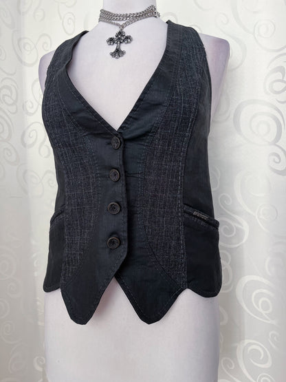 00’s amazing Dark Academia vest with pockets & lace up detail 🖤🦇
