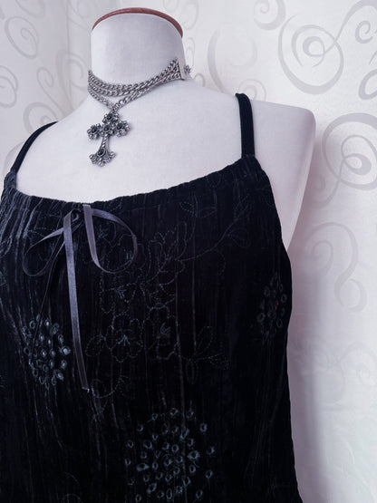00’s whimsygoth black velvet top with embroidered & cutout details 🔮✨