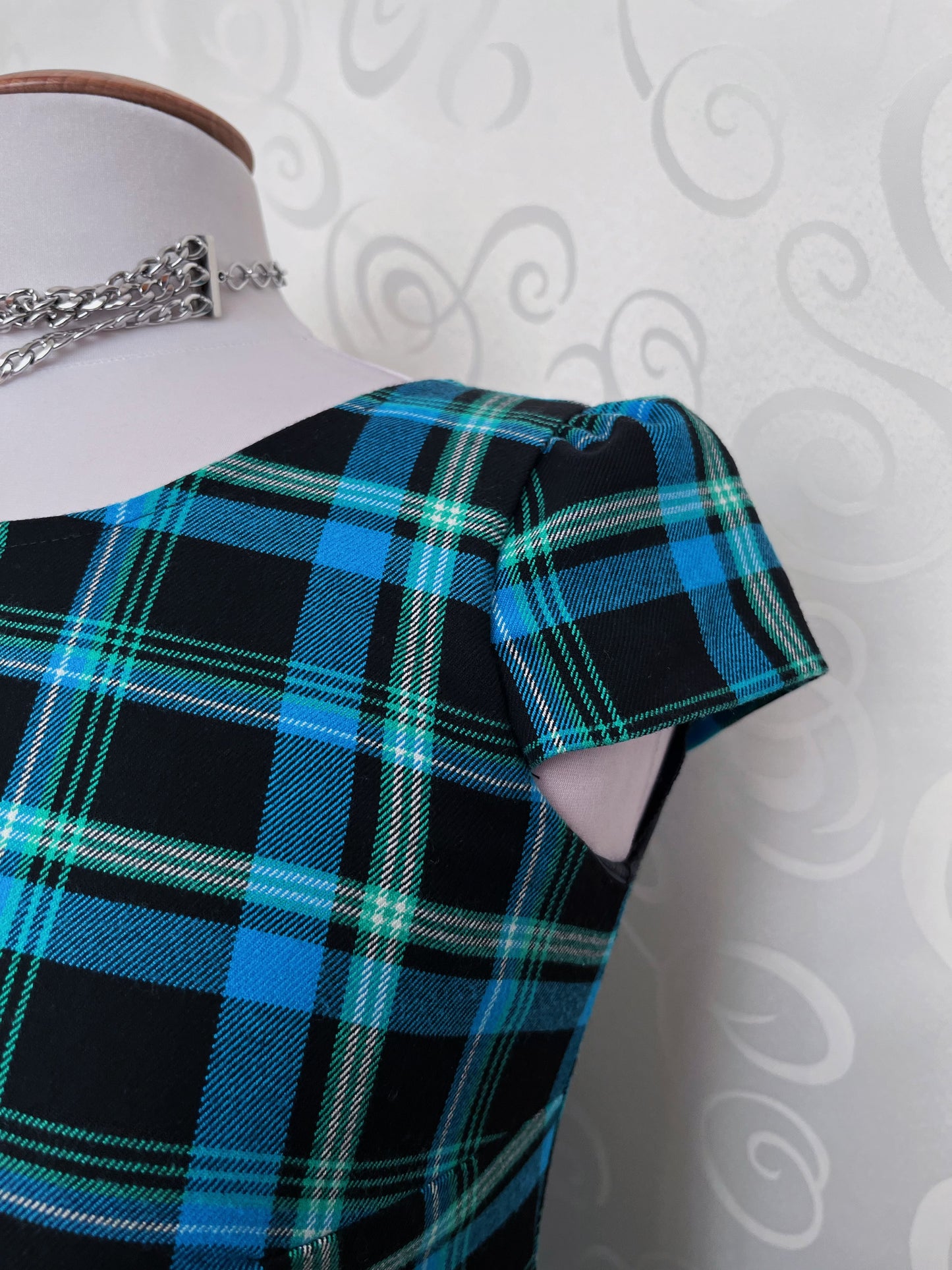 00's tartan blue dress with velvet & plaid details 💀🌀
