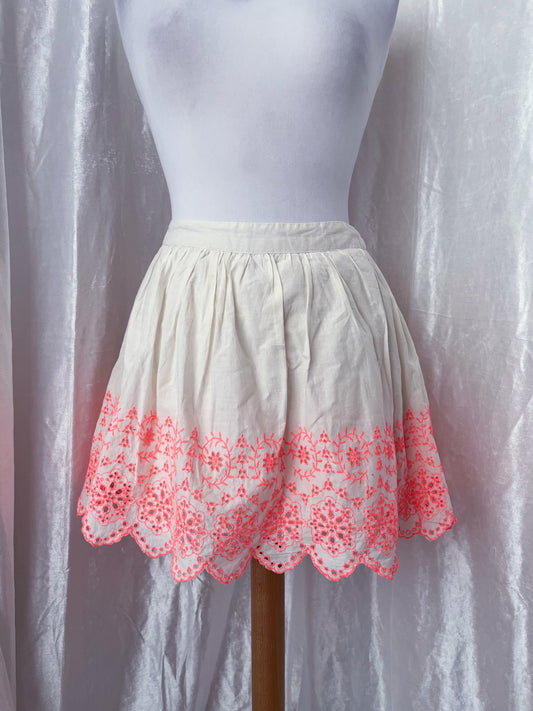 Pretty coquette skirt with embroidered details 💕