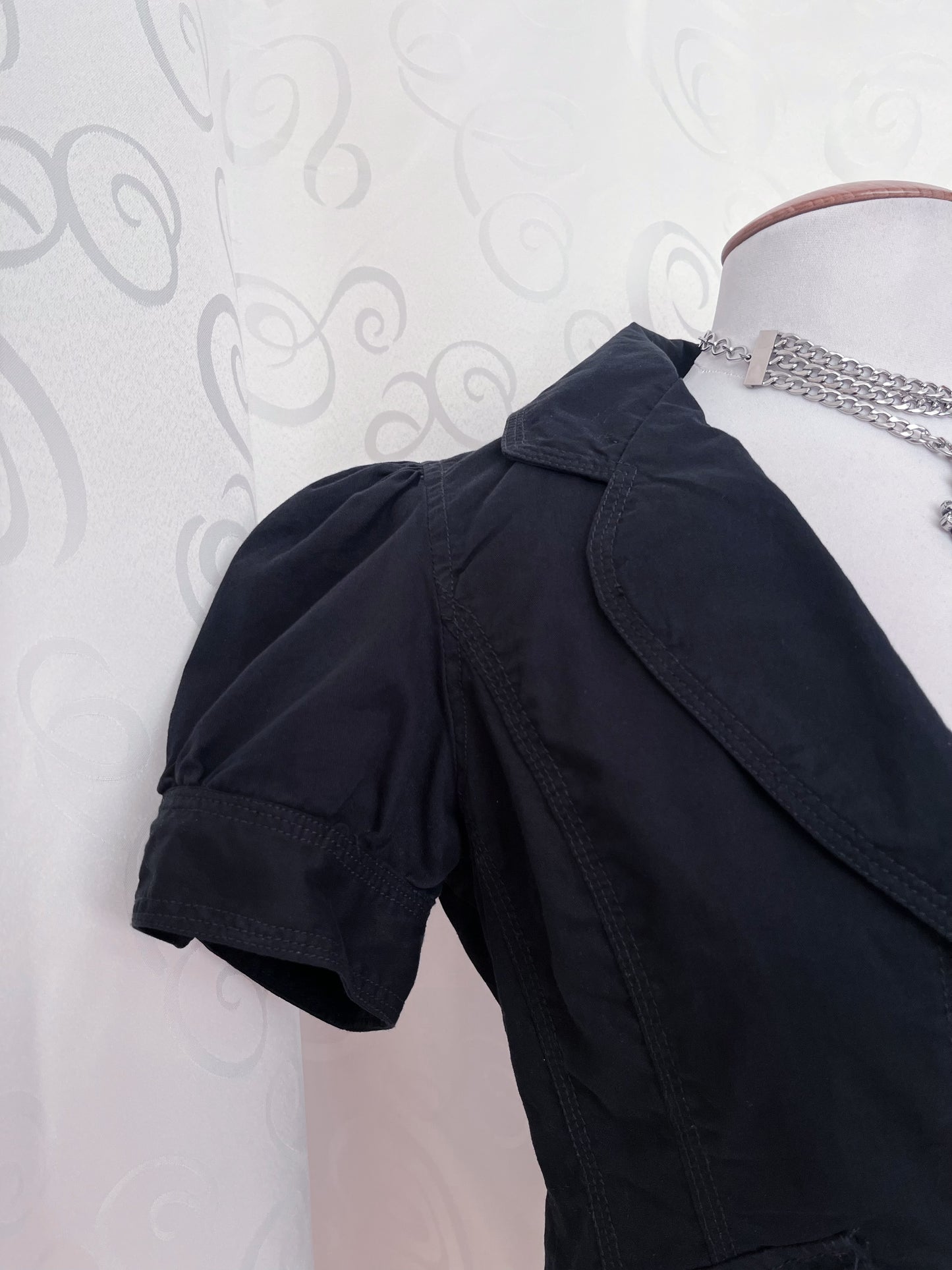 Dark Coquette short-sleeve cotton jacket with puffy sleeves 🗝️