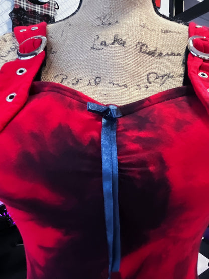 00’s Alt tie-dye red top with zipper details 🎸
