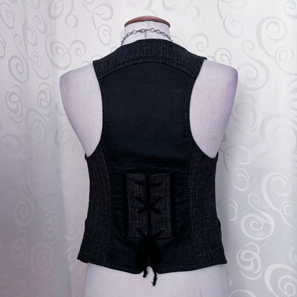 00’s amazing Dark Academia vest with pockets & lace up detail 🖤🦇
