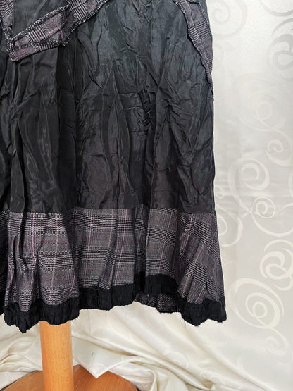 00’s iconic whimsy tartan patchwork skirt 🦇🌀