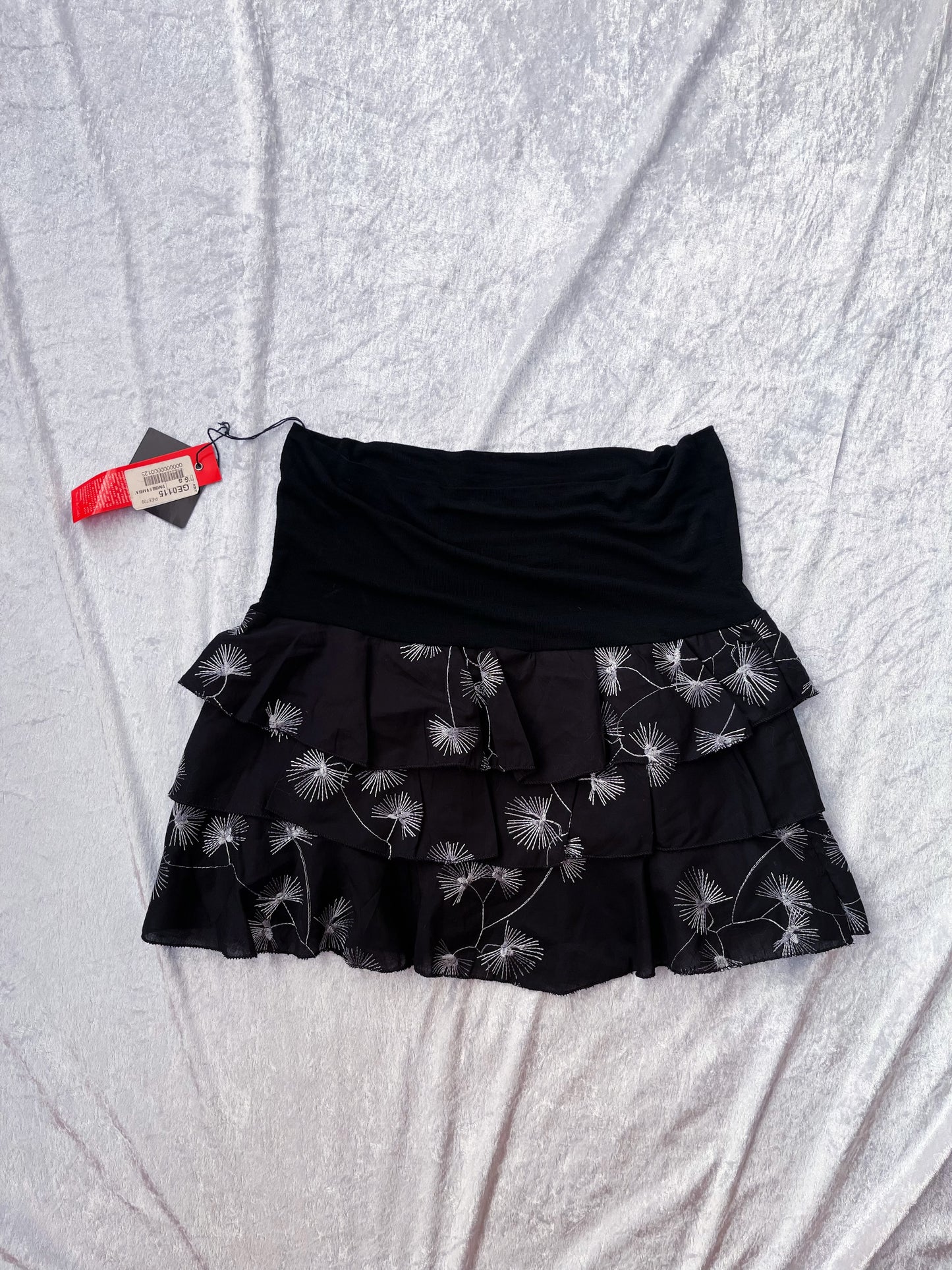 00’s deadstock fairy mini skirt with embroidered details 🌀🧚🏾