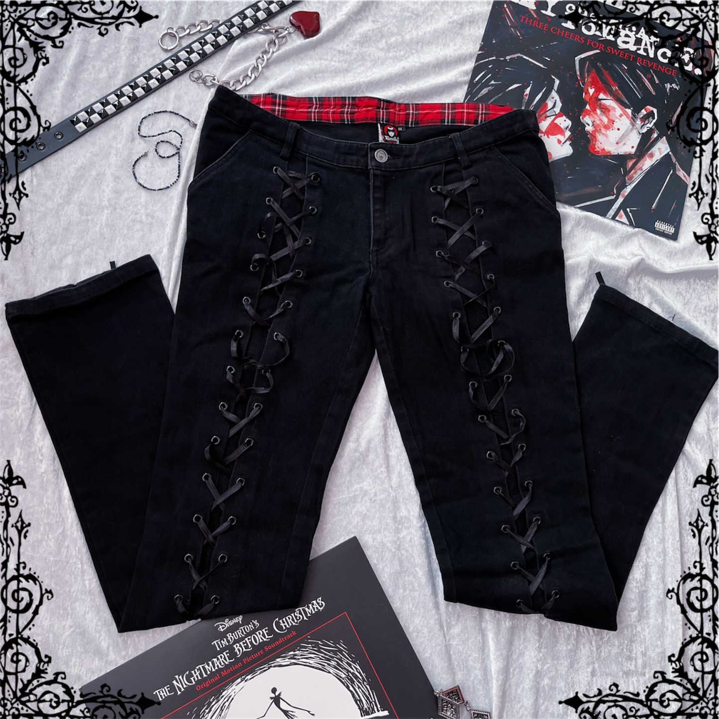 00’s Emily the Strange low-waisted lace-up jeans 🎸💀