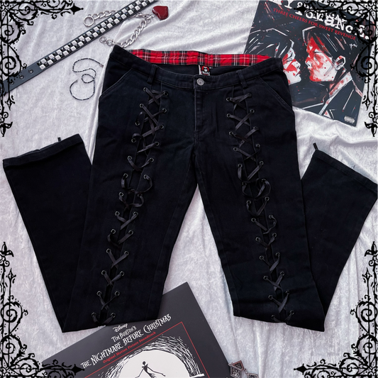 00’s Emily the Strange low-waisted lace-up jeans 🎸💀