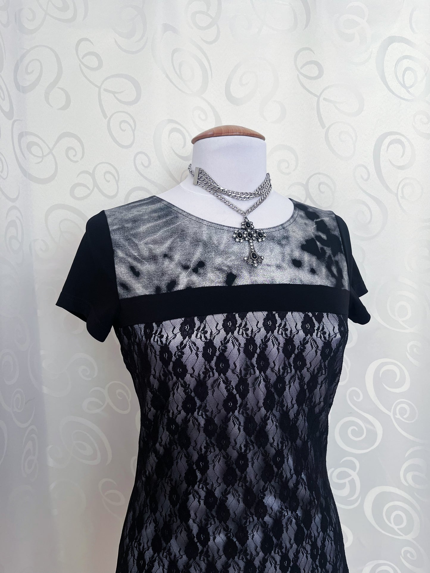 00’s whimsygoth lacey silver tee 🖤