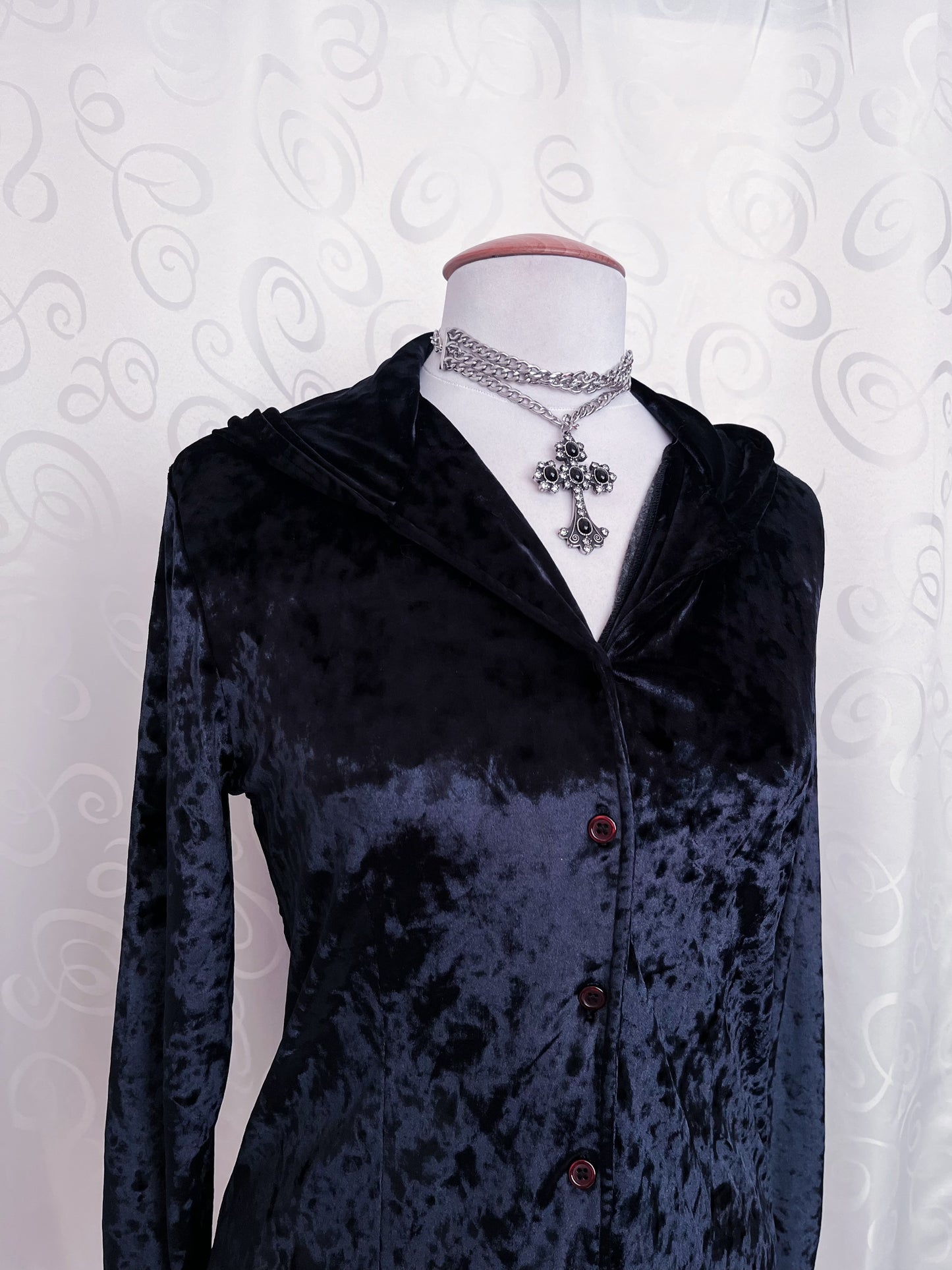 Vintage whimsygoth velvet shirt with hood on the back 🌀