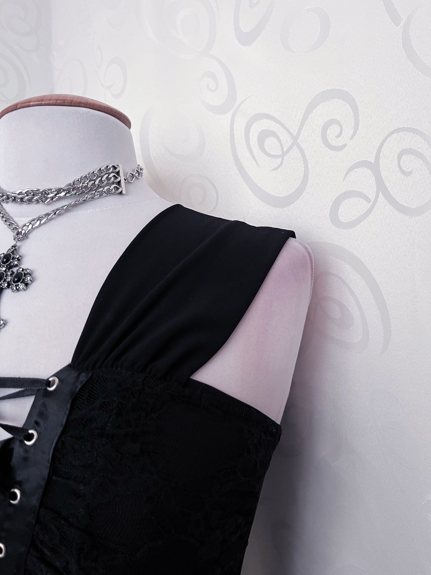 00’s Gothic lace-up lacey dress 🕷️