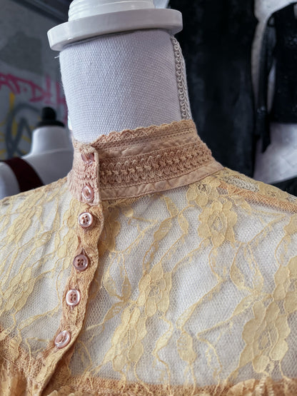 00’s whimsy coquette beige lacey cotton shirt ☀️