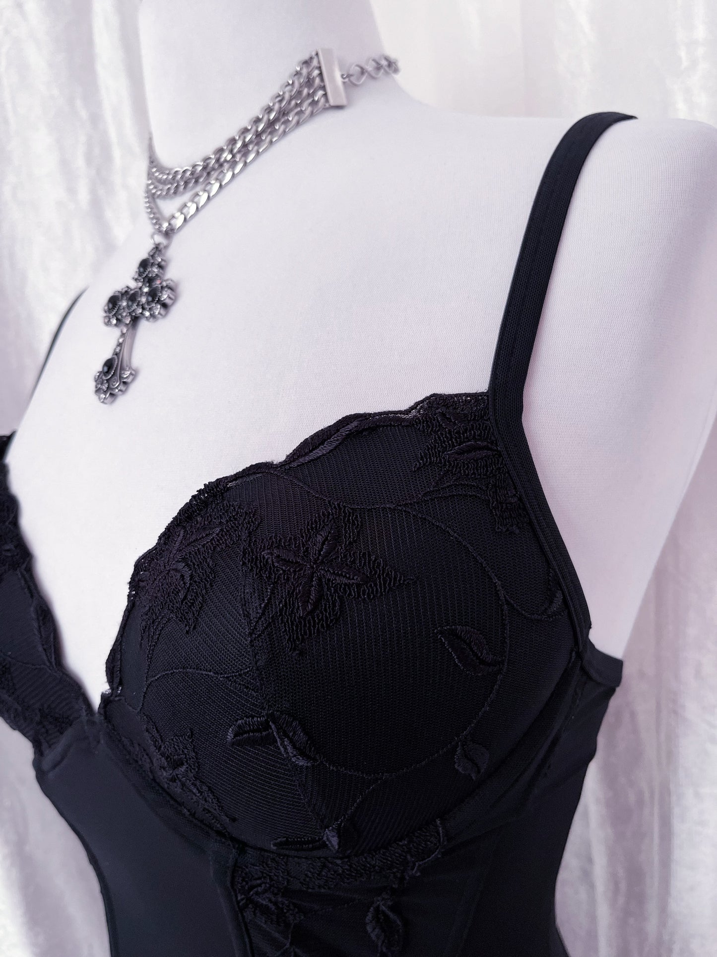 Must-have black mesh corset top with embroidered details 🕸️