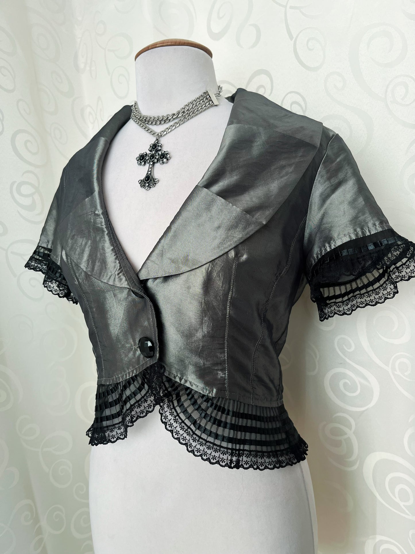 Whimsygoth satin silver bolero 🩶🌀