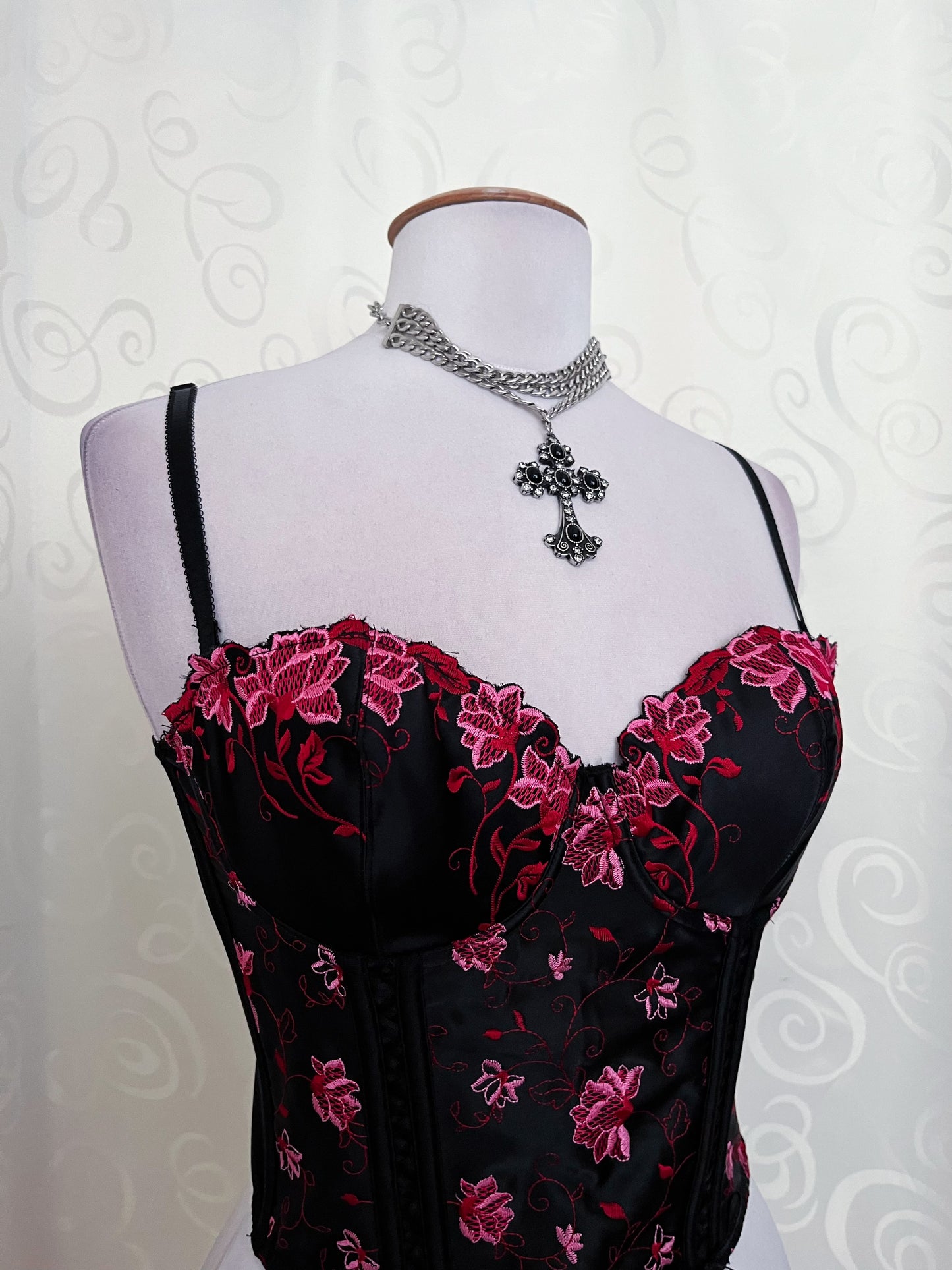 Whimsy black corset top with embroidered details 💞🫀