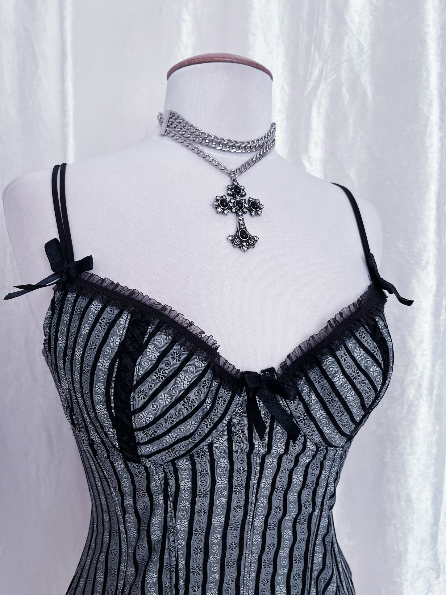 Dark coquette grey striped corset with embossed spiral & lace details 🕸️🎀