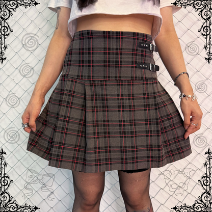 Alt pleated checked skirt with buckle details 🎸