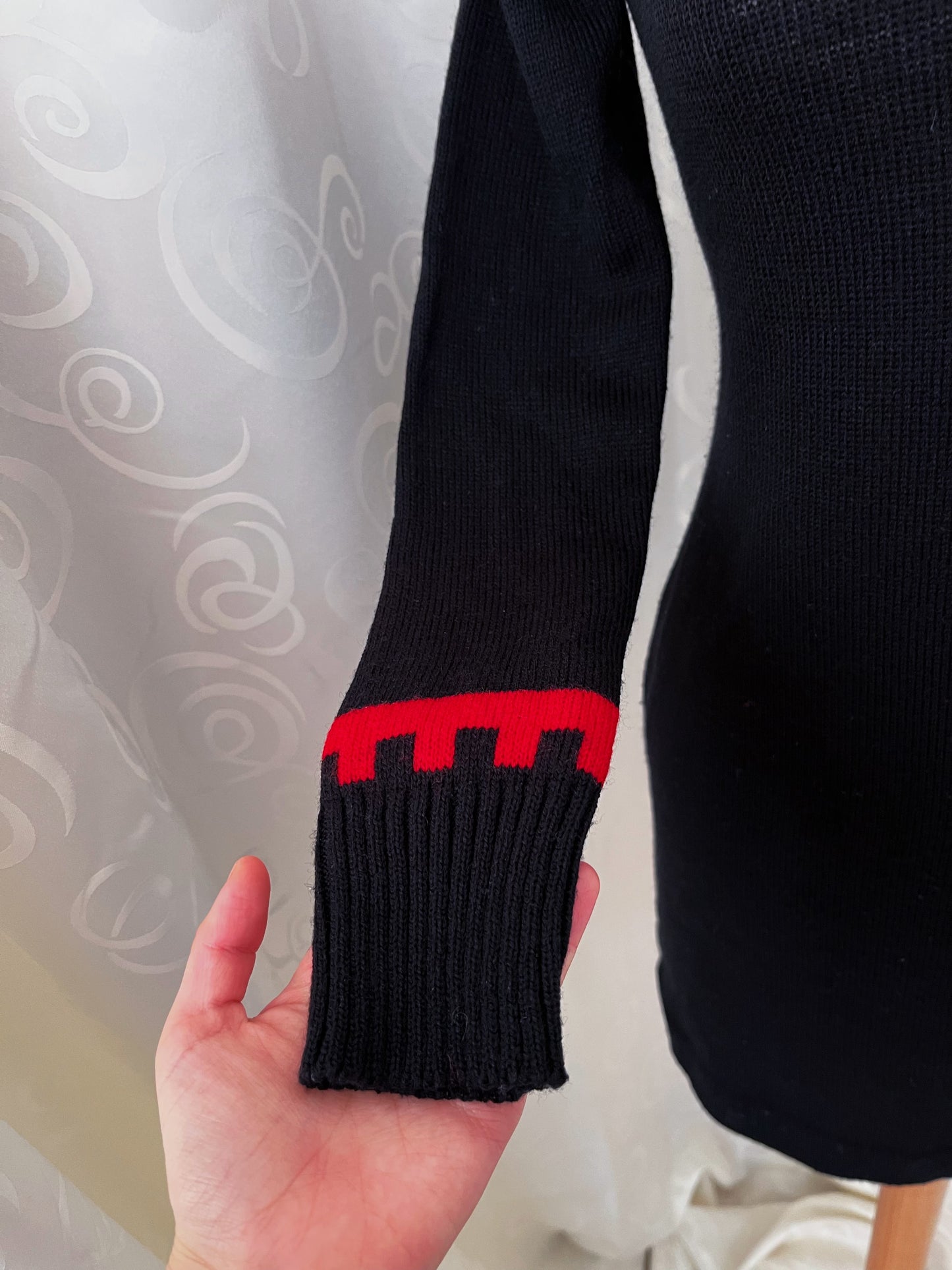 00’s comfy black & red knit tunic ❤️🕷️