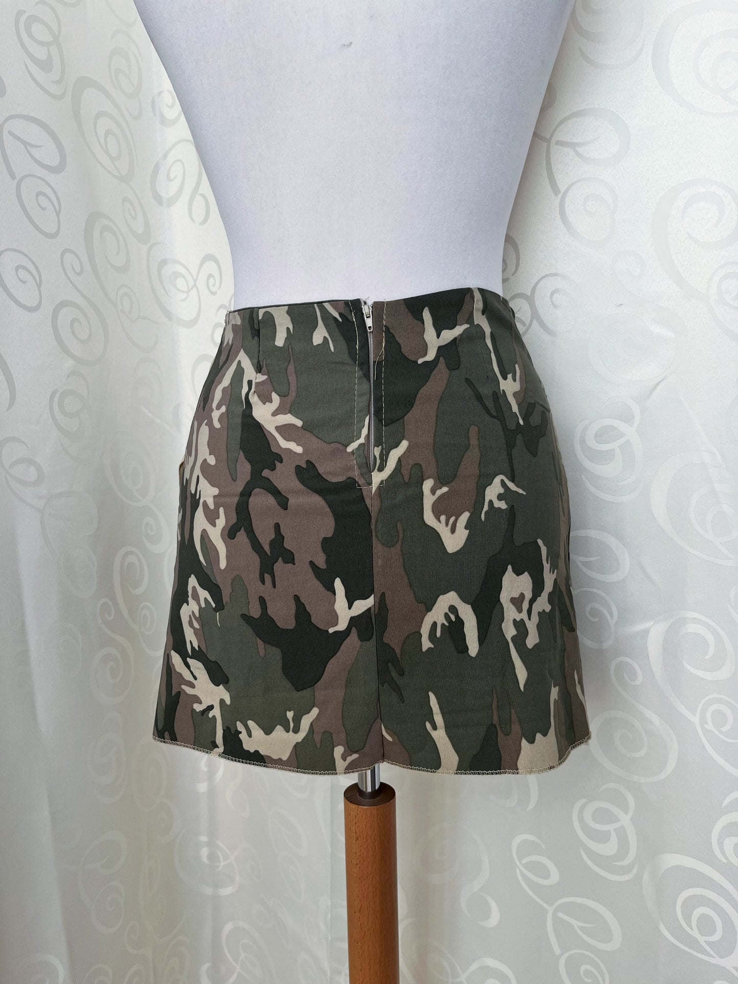 00’s deadstock camo print pleated skirt 🔫🐍